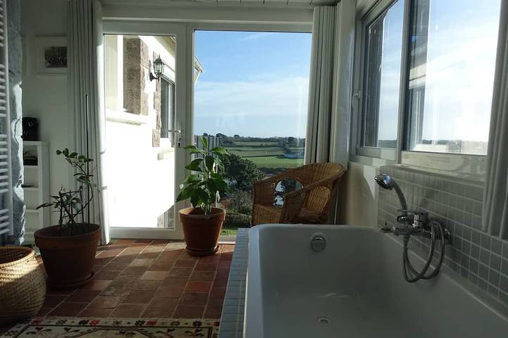 Location de vacances pour 8 personnes, avec jacuzzi à Plouguiel - 4