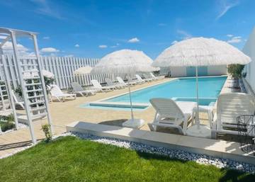 Cottage pour 3 personnes, avec jardin ainsi que vue et piscine dans Cluj-Napoca