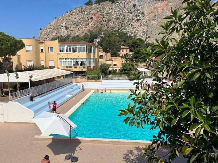Casa vacanza per 4 persone, con giardino e piscina, con animali domestici a Palermo
