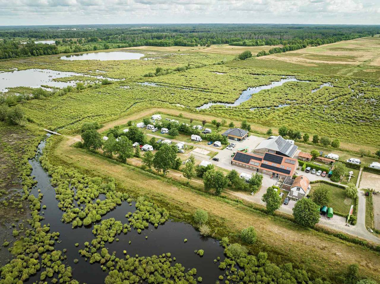 Gruppenunterkunft für 14 Personen mit 6 Badezimmern in Oude Willem, Drenthe in Regio Zwolle