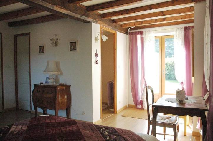 Location de vacances pour 3 personnes, avec jardin et vue à Villechenève - 3