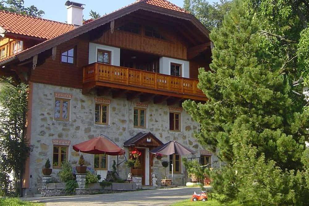 Dachsteinblick - Bio Bauernhof Mondsee Schafleitner-Kroiß in Mondsee & Irrsee