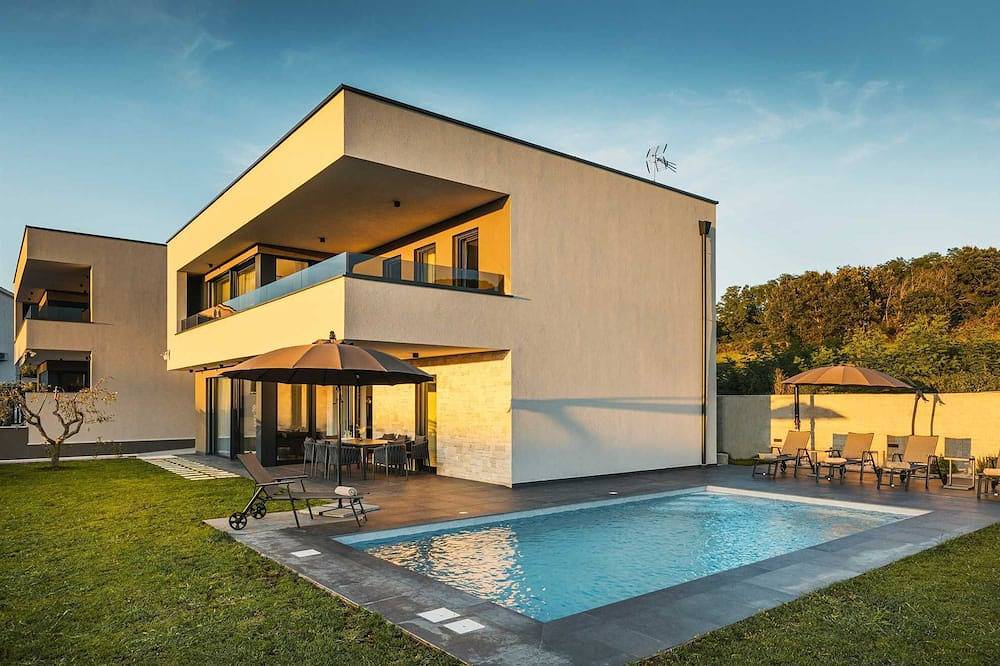 Villa Angelina - Idyllische 4-Schlafzimmer-Villa für 8 mit Pool in der Nähe von Porec in Kastelir, Općina Kaštelir - Labinci