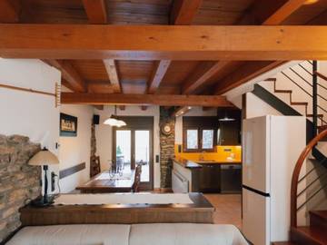 Gîte pour 7 personnes, avec terrasse et piscine à Sort