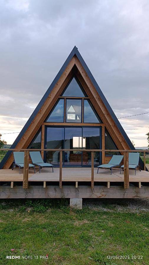 Location de vacances pour 4 personnes, avec Balcon ainsi que Terrasse et Vue à Mazerolles-du-Razès