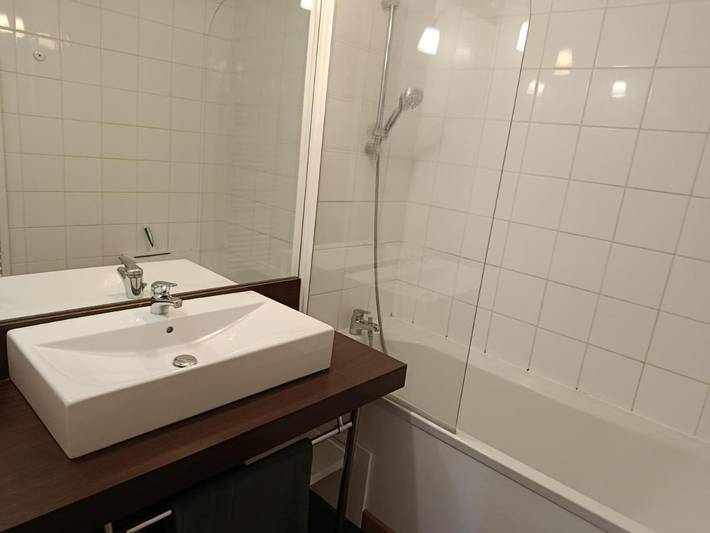 Gîte pour 6 personnes, avec Balcon ainsi que Terrasse et Piscine à Chaveignes - 3