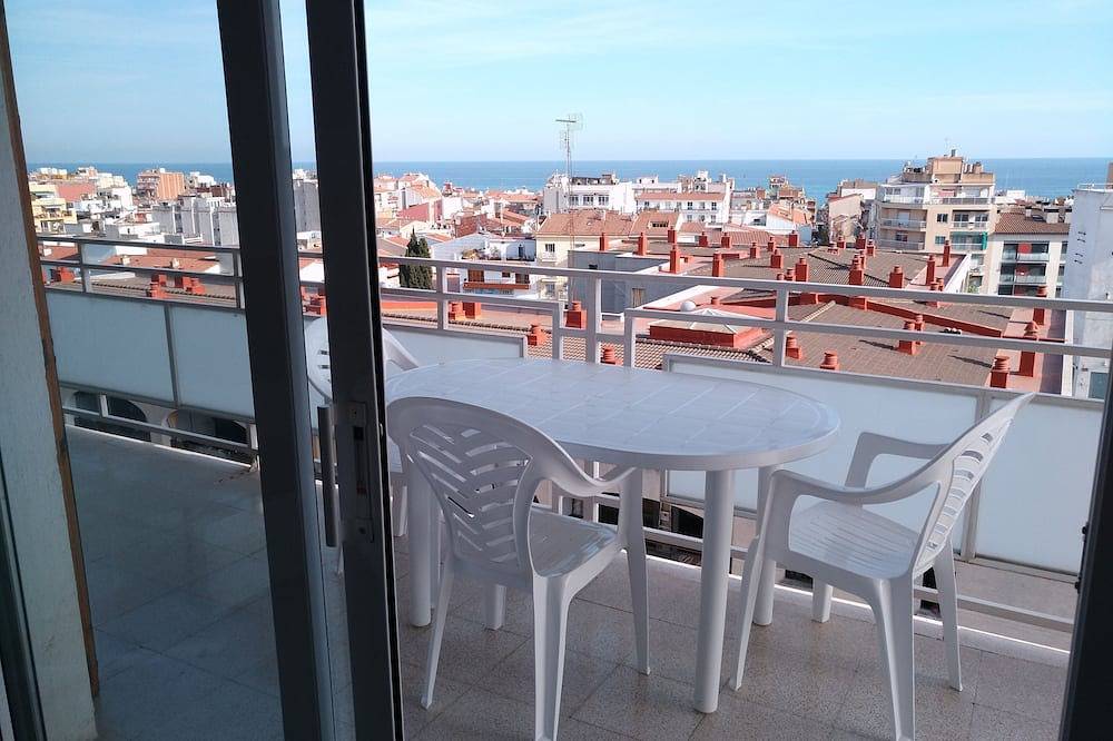 Apartamento entero, Calella  (Ático  soleado con terraza) in Calella, Costa del Maresme
