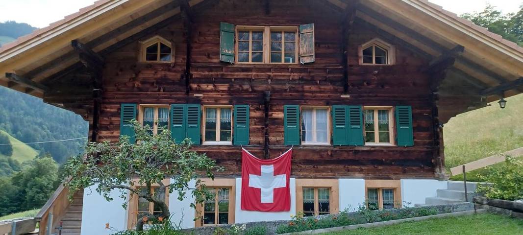 Ferienwohnung für 2 Personen, mit Terrasse und Ausblick in Reichenbach im Kandertal