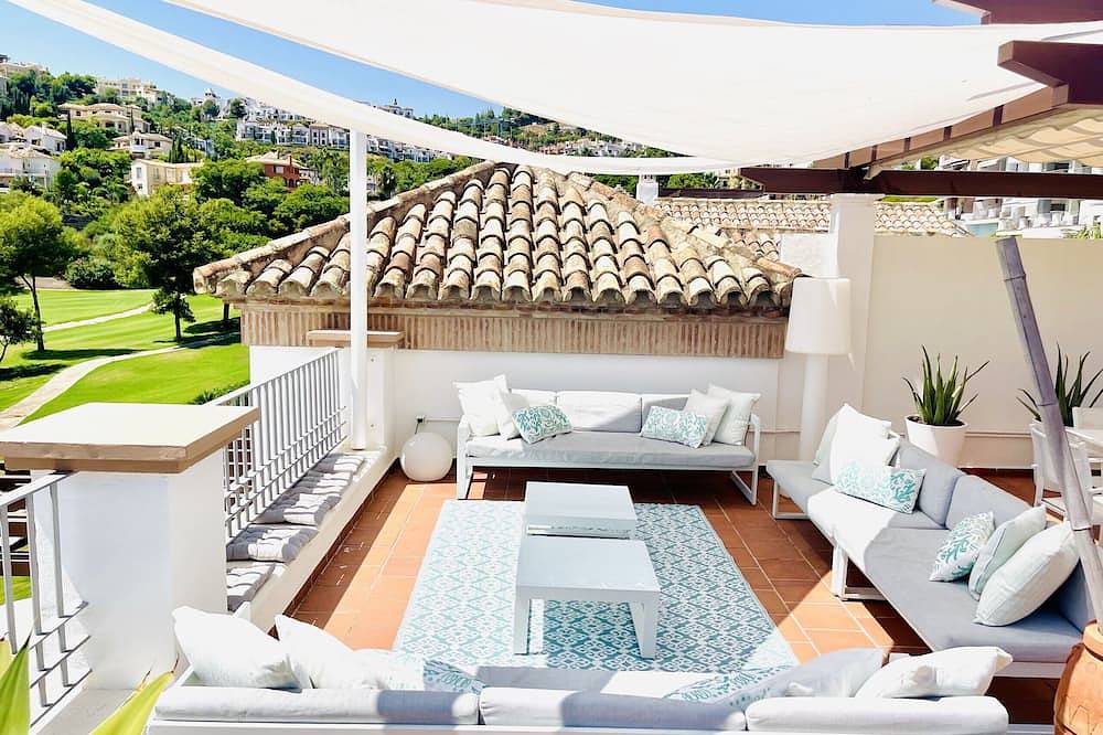 Entire apartment, Penthouse on Los Arqueros golf in Los Arqueros Golf and Country Club, Benahavís