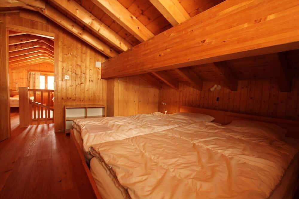 Ganze Wohnung, Maisonette-Wohnung unter dem Dach, mit Panorama-Südbalkon und atemberaubender Aussicht auf das Matte in Saint Luc, Anniviers