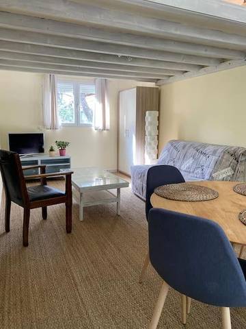 Gîte pour 3 personnes, avec jardin et piscine à Salles-sous-Bois