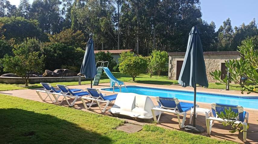 Apartamento para 15 personas, con Balcón y Jacuzzi además de Terraza y Jardín en Moraña