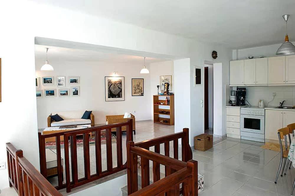 Appartement entier, Beautiful Villa Apartment by the Sea with Garden & Deck. in Sporades