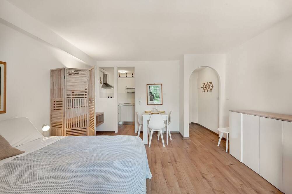 Entire apartment, Welcome to Maremiele, a newly renovated home, ideal for a couple who wants to experience an unforgettable stay in the Cinque Terre. The house, located in a central position, is perfect for exploring the beauty of this enchanting region, and offers a cozy in Manarola, Riomaggiore Municipality