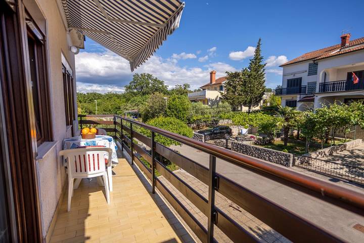 Ferienwohnung für 3 Personen, mit Balkon in Njivice
