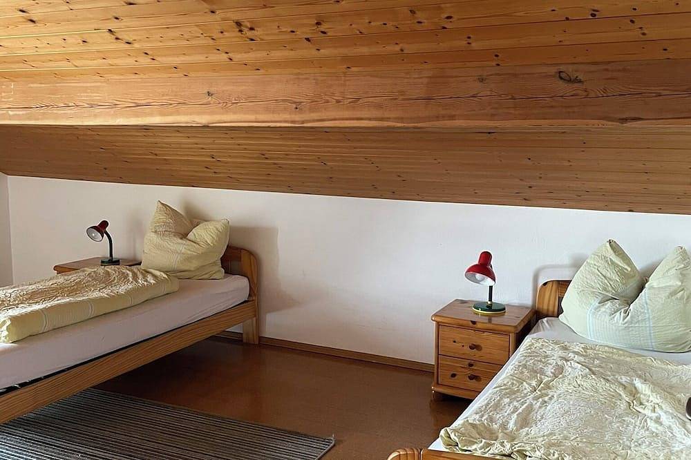 Ganze Wohnung, Ferienwohnung 75 qm bis 5 Personen, Balkon, 2 Schlafzimmer, Wohnküche in Laufen, Rupertiwinkel