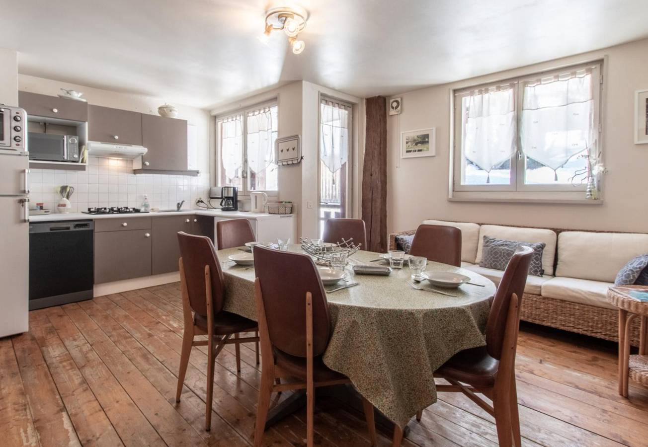 Ganze Wohnung, Ferienwohnung 'L'Ancolie' mit Bergblick, Gemeinschaftsterrasse und Wlan in Saint-Ferréol, Annecy und Umgebung