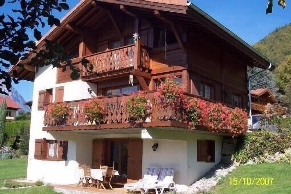 Appartement entier, Face au Mont-Blanc, location au rez-de-chaussée d'un chalet à Passy in Passy, Pays du Mont-Blanc