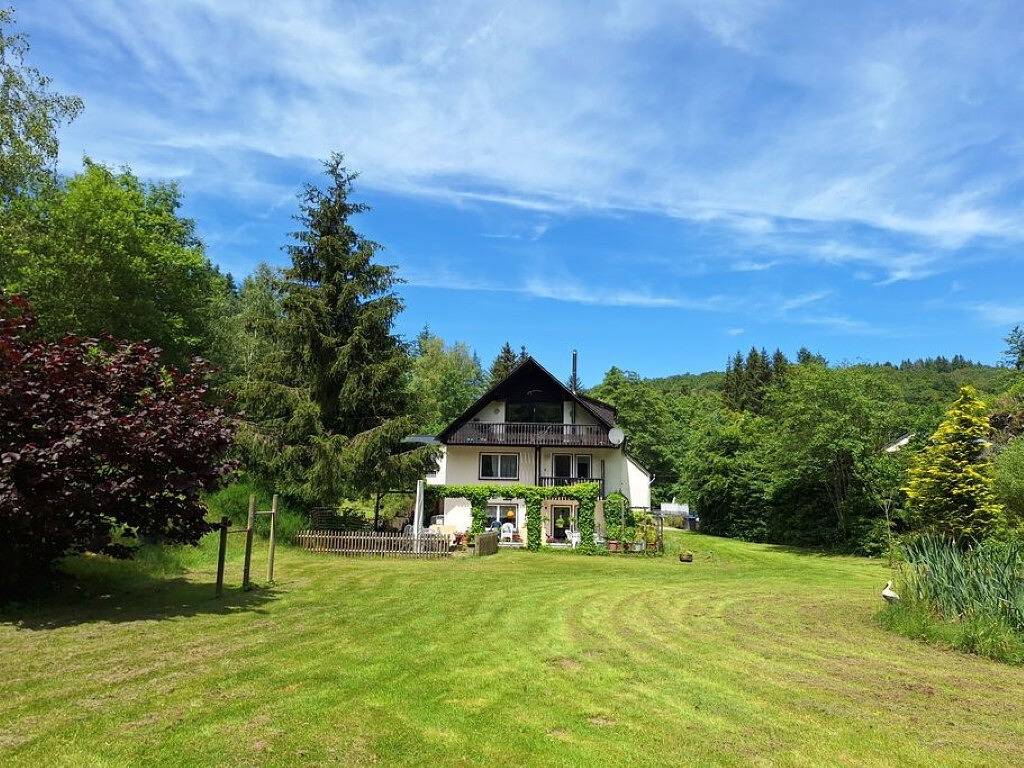 Ganze Wohnung, Ferienwohnung 'Haus Annenberg' mit Gemeinschaftsterrasse, Gemeinschaftsgarten und Wi-Fi in Monzelfeld, Bernkastel-Kues & Umgebung
