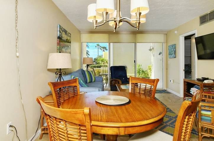 Vacation rental for 4 people, with terrace and yard in Longboat Key