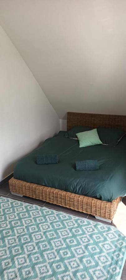 Four-Bedroom House in Seiches-sur-le-Loir, Région d'Angers