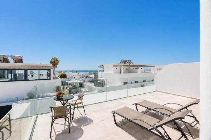 Villa für 6 Personen mit Terrasse in Puerto Calero, Yaiza