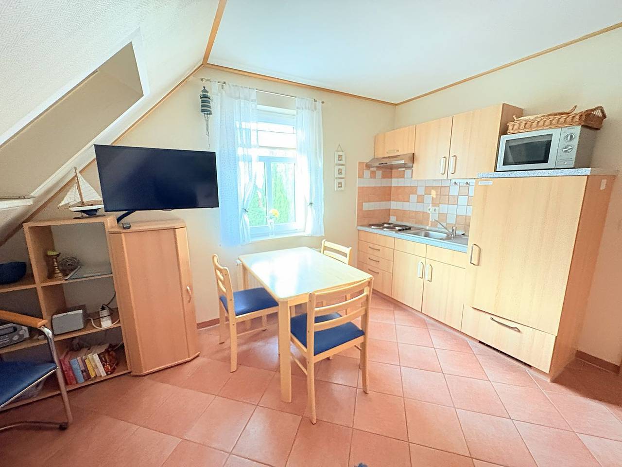 Ganze Wohnung, Ferienwohnung Flieder: Ruhige Lage, nur 500m vom Naturstrand entfernt in Mariendorf (Rügen), Mönchgut