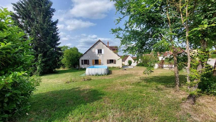 Location de vacances pour 12 personnes, avec vue ainsi que piscine et jardin, animaux acceptés à Saint-Jean-Saint-Germain - 2