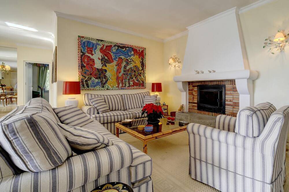 Villa + guest apartment, private garden/ pool, Aaa location, 1km to town/ beach in Marbella Centre, Marbella