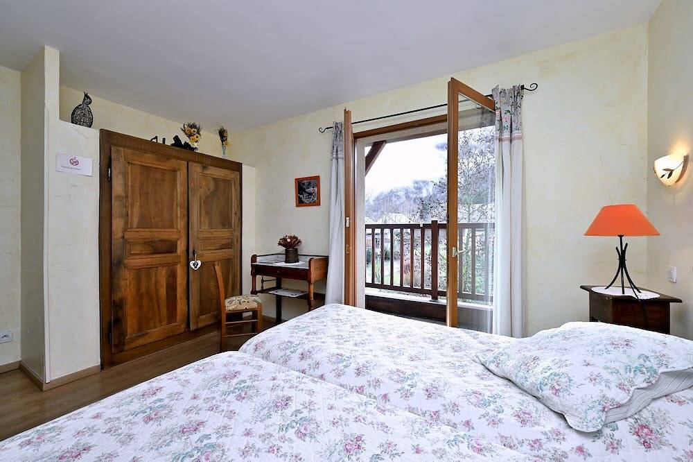 Bed and Breakfast 'Chambre Rhododendron' con vistas a la montaña, terraza compartida y Wi-Fi in Guchen, Parque nacional de los Pirineos