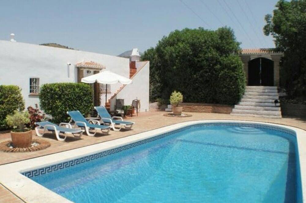 Appartement entier, Maison d'hôtes indépendante pour les familles qui aiment la tranquillité. in Rio Chillar, Frigiliana