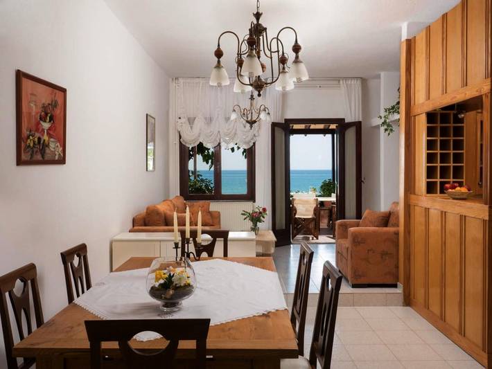 Gîte pour 4 personnes, avec Balcon et Terrasse ainsi que Jardin et Vue à La Canée - 2