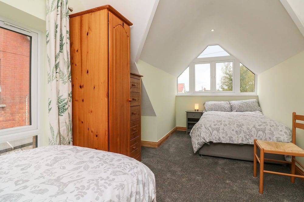 Hill Coach House, pet friendly, country holiday cottage in Watchet in Watchet, Somerset