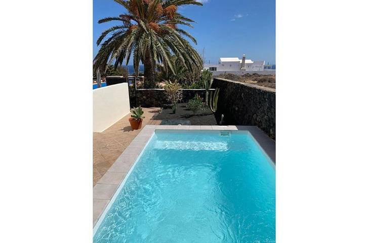 Villa für 4 Personen, mit Whirlpool und Terrasse sowie Garten und Pool