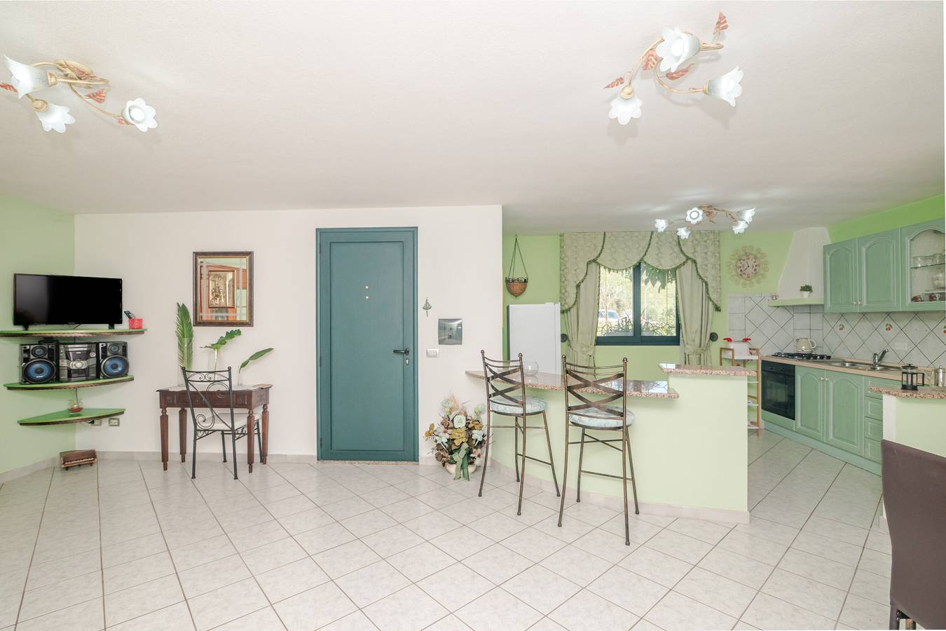 Entire apartment, Apartment 'La Casa di Piera 2' with Mountain View, Wi-Fi and Air Conditioning in Budoni, Olbia-Tempio