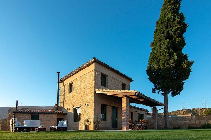 Apartamento para 12 personas, con Balcón y Terraza además de Jardín y Piscina en Alcañiz