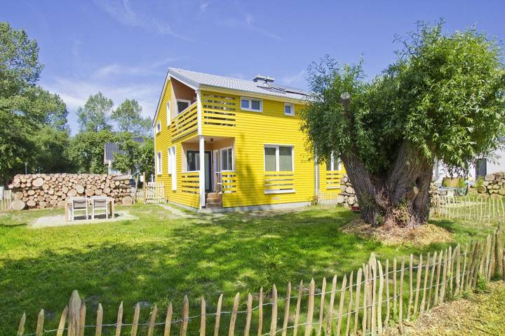 Ferienhaus für 4 Personen, mit Balkon und Terrasse sowie Garten und Sauna in Wiek