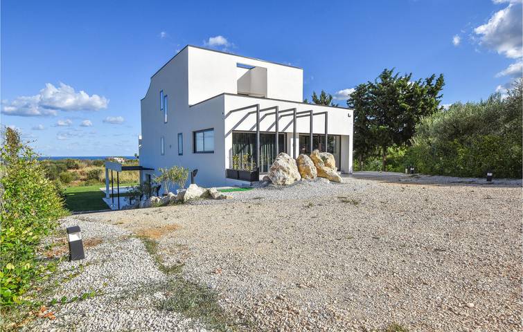 Casa vacanza per 14 persone, con terrazza e giardino nonché piscina e sauna in Partinico