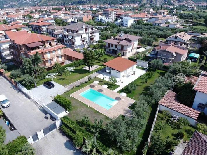 Location de vacances pour 2 personnes, avec jardin ainsi que vue et piscine à Fondi - 2
