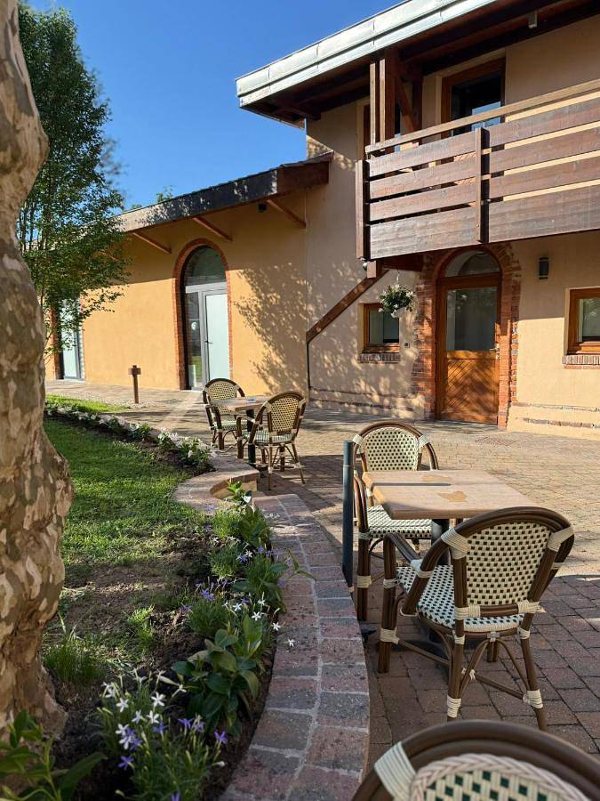 Hôtel pour 6 personnes, avec jacuzzi ainsi que jardin et sauna à Châtillon-sur-Chalaronne