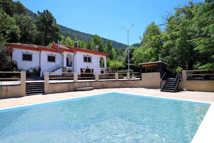 Casa rural para 10 personas, con Balcón y Terraza además de Jardín y Piscina en Arroyo Frío