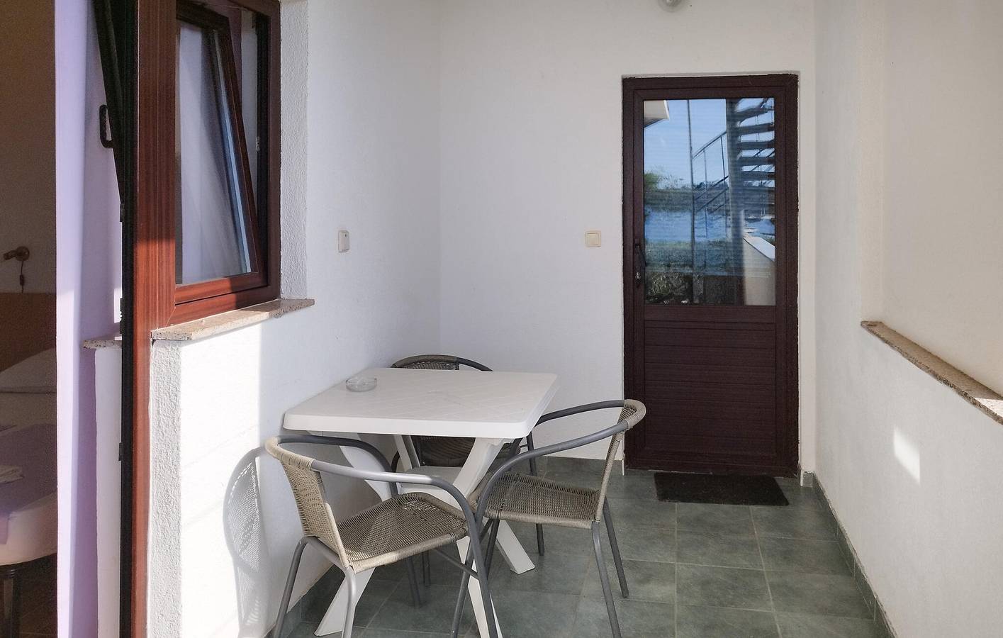 Ganze Ferienwohnung, Gemütliche Ferienwohnung mit Terrasse, 100 m vom Strand „Plaža Perilo“ entfernt in Povljana, Pag