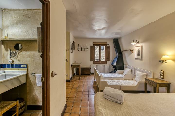 Habitación para 4 personas, con jardín y piscina para niños, Se admiten mascotas en Pla de l'Estany - 3
