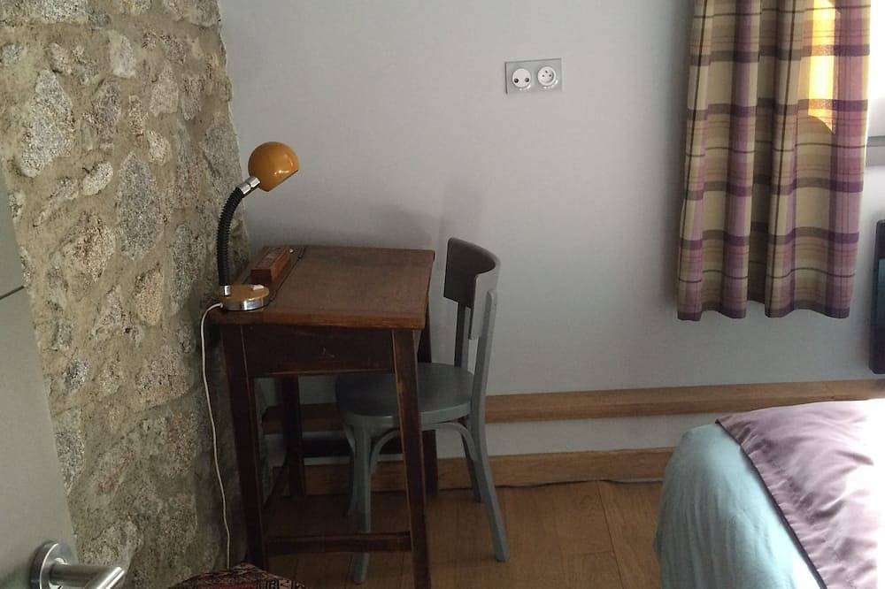 Cabanasse Cambre d'Aze, stylish gîte in the Pyrénées Orientales, Cerdagne, in Saint-Pierre-dels-Forcats, Parque Natural Regional de los Pirineos Catalanes