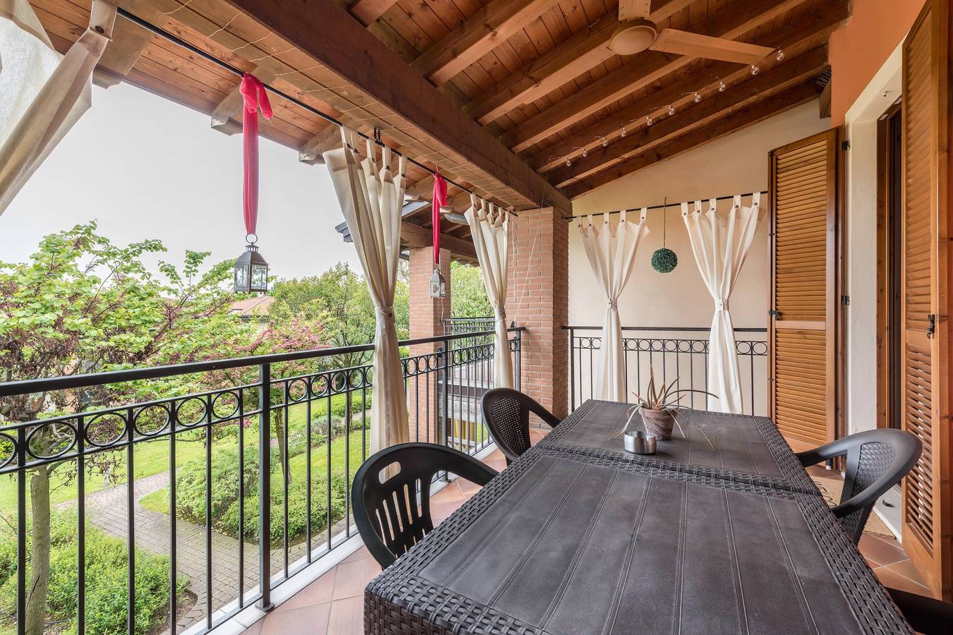Ganze Wohnung, Ferienwohnung 'Residenz La Piopa' mit Bergblick, Wlan und Klimaanlage in Polpenazze del Garda, Gardasee-Berge