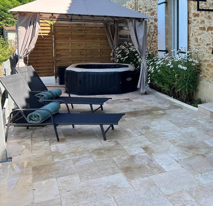 Gîte pour 2 personnes, avec vue et terrasse dans Gare De Sarlat