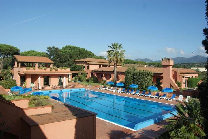 Hotel für 4 Personen, mit Garten und Pool in Portoferraio
