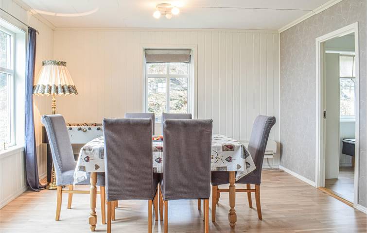 Ferienhaus für 8 Personen mit Garten in Fusa