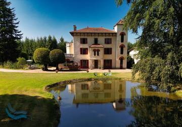 Cottage pour 4 personnes, avec piscine ainsi que jardin et jacuzzi dans Celles-sur-Durolle