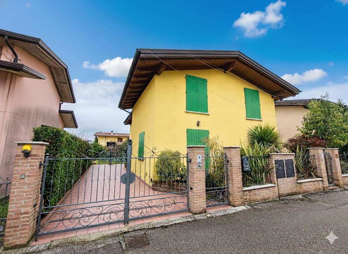 Villa Garda Harmonia - pool, garden - lake by feet in Rivoltella del Garda, Desenzano del Garda